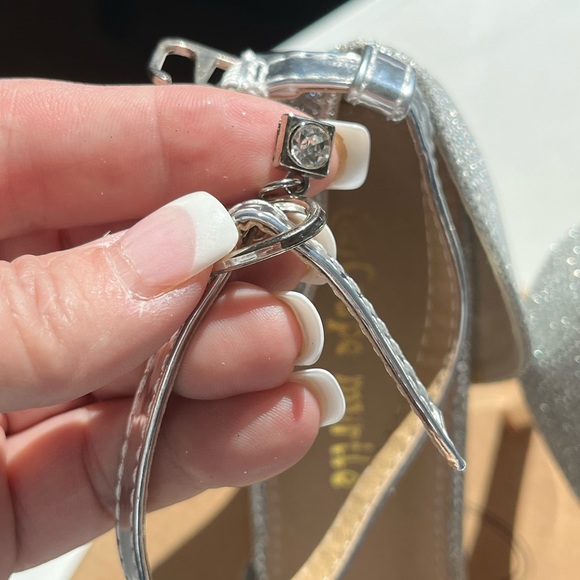 NWT Crape Myrtle Silver heels - Picture 4 of 11